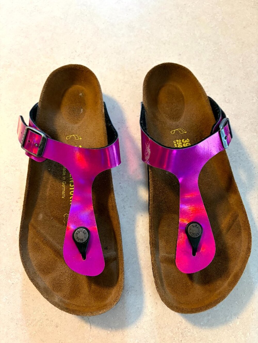 Birkenstock Gizeh Sandals Electric Metallic Magenta Women's US Size 8 EUR 39